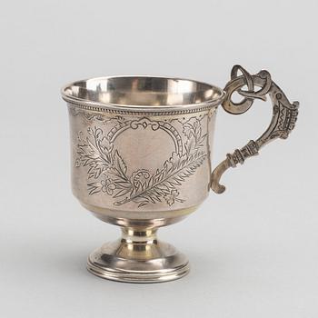A russian cup and strainer in silver and enamel from 1896 and after 1958.
