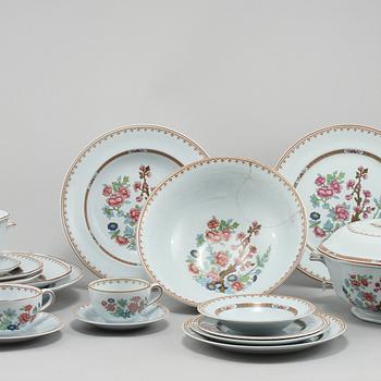 SERVISDELAR, 129 st, flintgods, "Lotus", Rörstrand, 1956-1971.