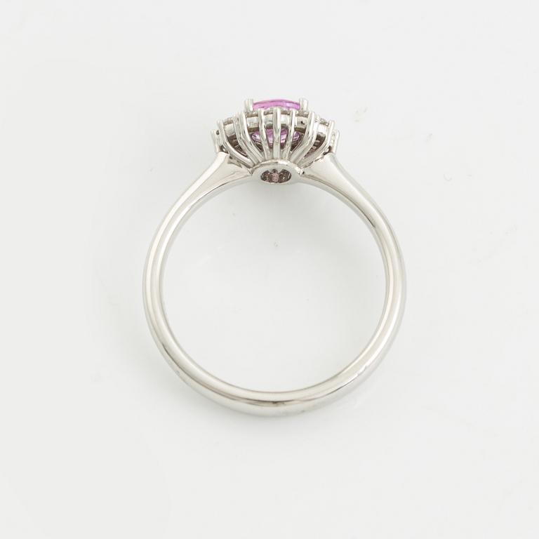 Ring with pink sapphire and brilliant-cut diamonds.
