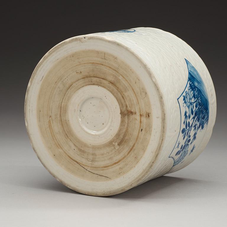 A blue and white brush pot, Qing dynasty, Kangxi (1662-1722).
