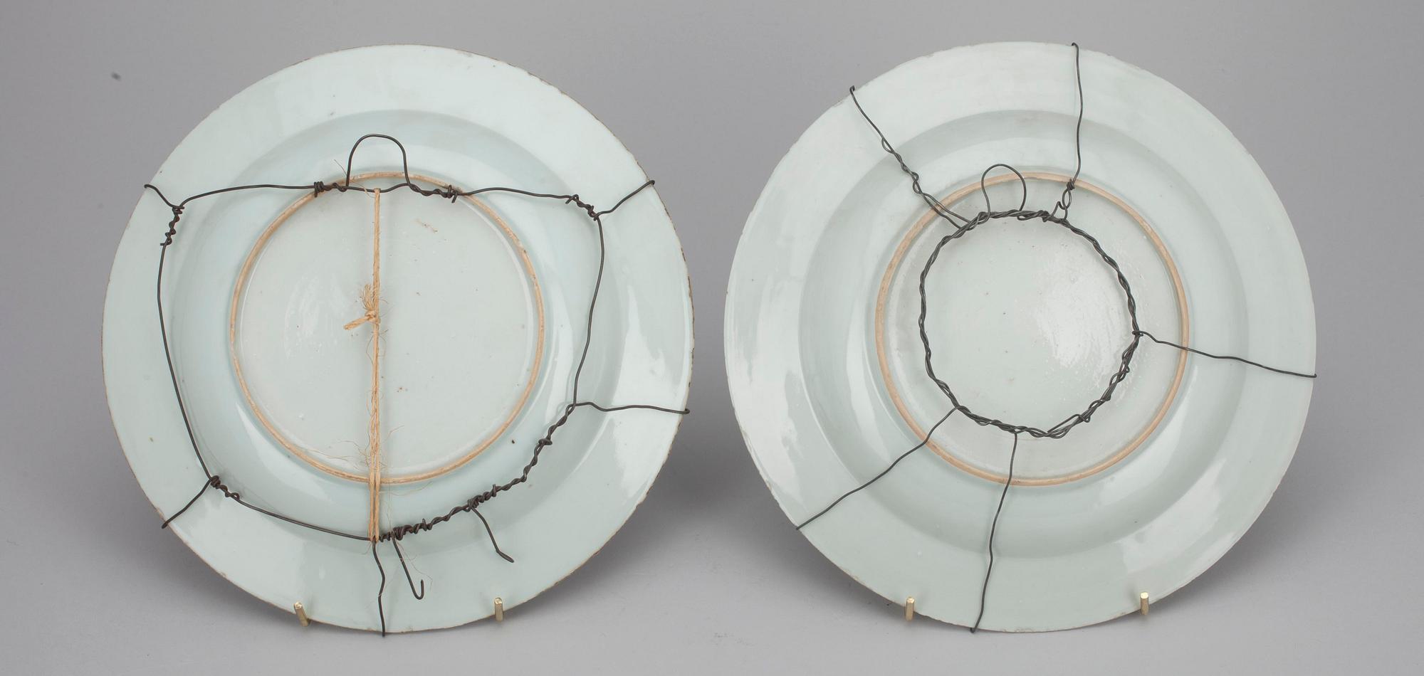 TALLRIKAR, 2+3, porslin, snarlika, Kina 1700-tal.