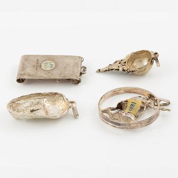 Lars Arby, fyra hängen, sterlingsilver och emalj, Göteborg 1969, 1970 och 1983.