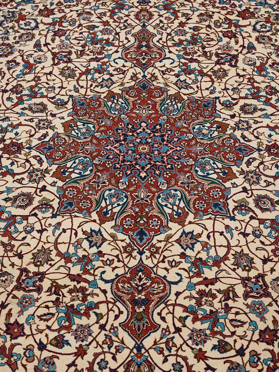 MATTA, Old Isfahan, part silk, ca 327 x 209 cm.