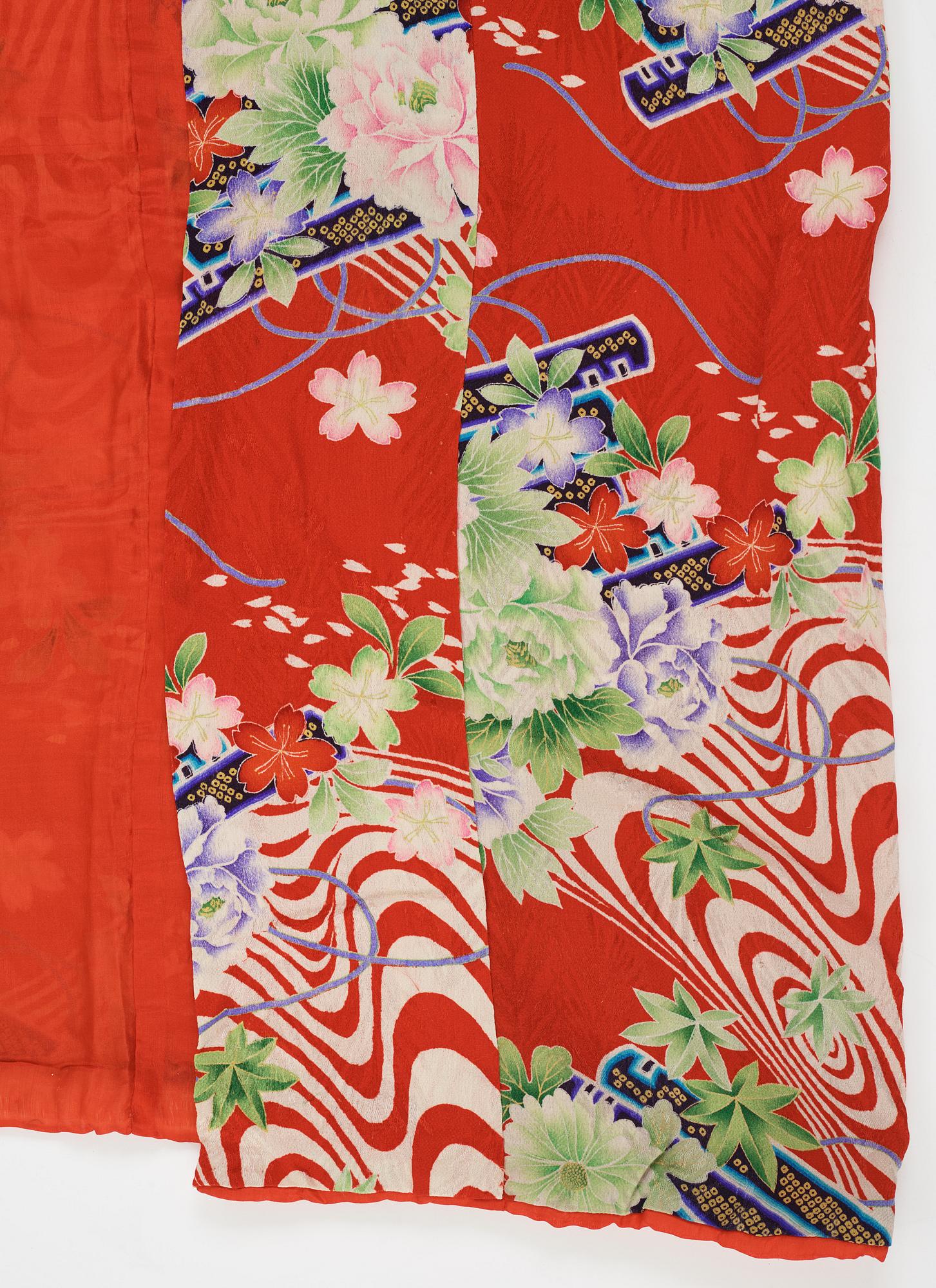 A Chinese blanket and a Japanese Kimono, first half of 20th Century.