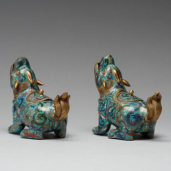 A pair of cloisonné censers, Qing dynasty, early 19th Century.