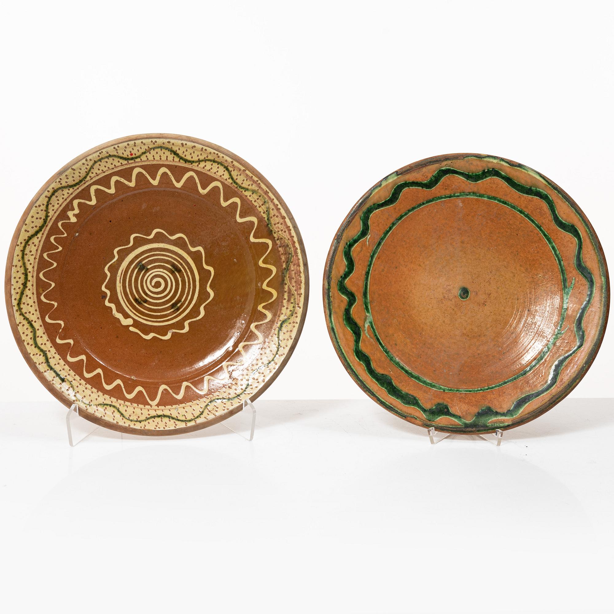 One eathenware bowl and two plates.