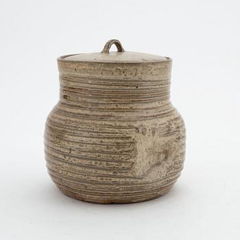 Unknown artist, a Japanese stoneware jar with cover, first half of the 20th Century.
