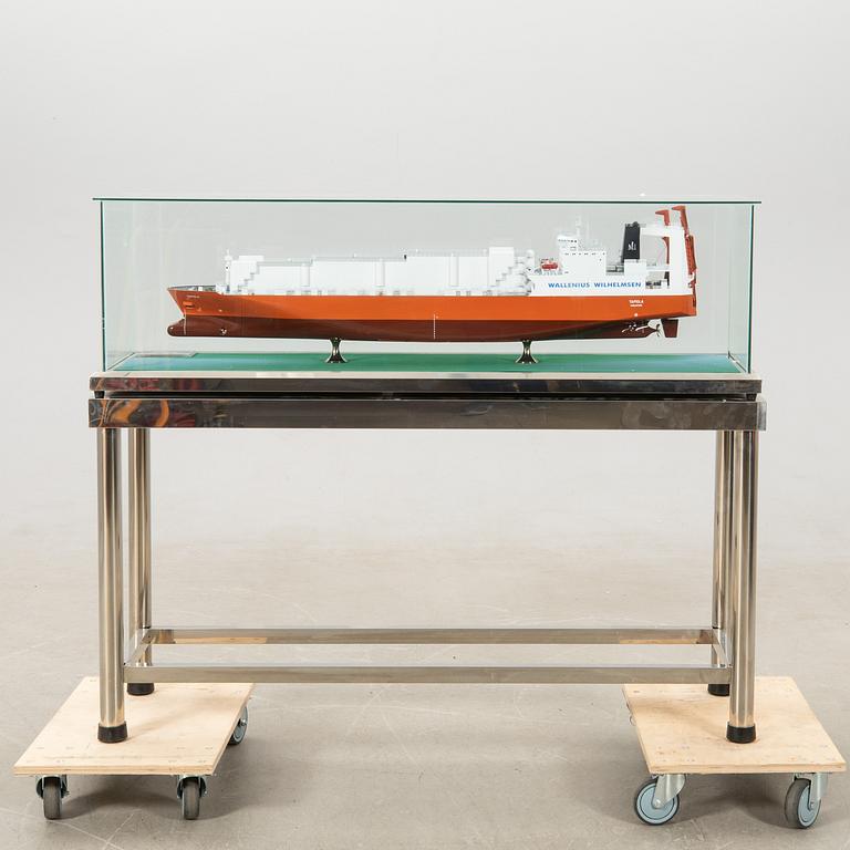 Ship model, "M/V Tapiola" Singapore, Mitsubishi Heavy Industries 1978/2004.
