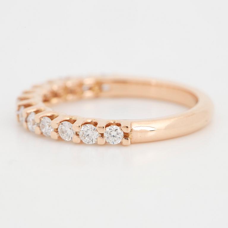 Brilliant-cut diamond ring.