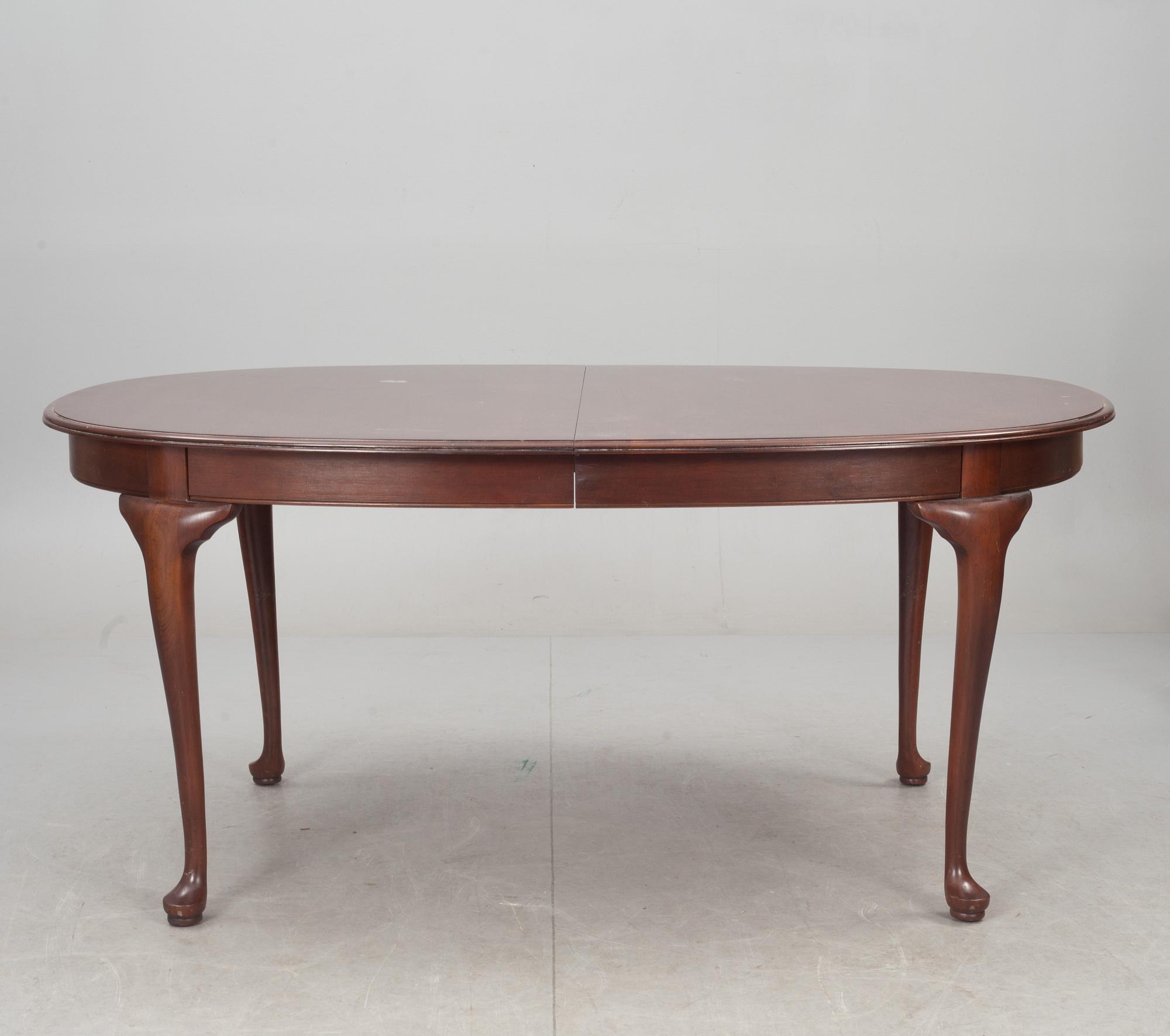 MATSALSMÖBLEMANG, 9 delar, rokokostil, 1900-talets andra hälft.