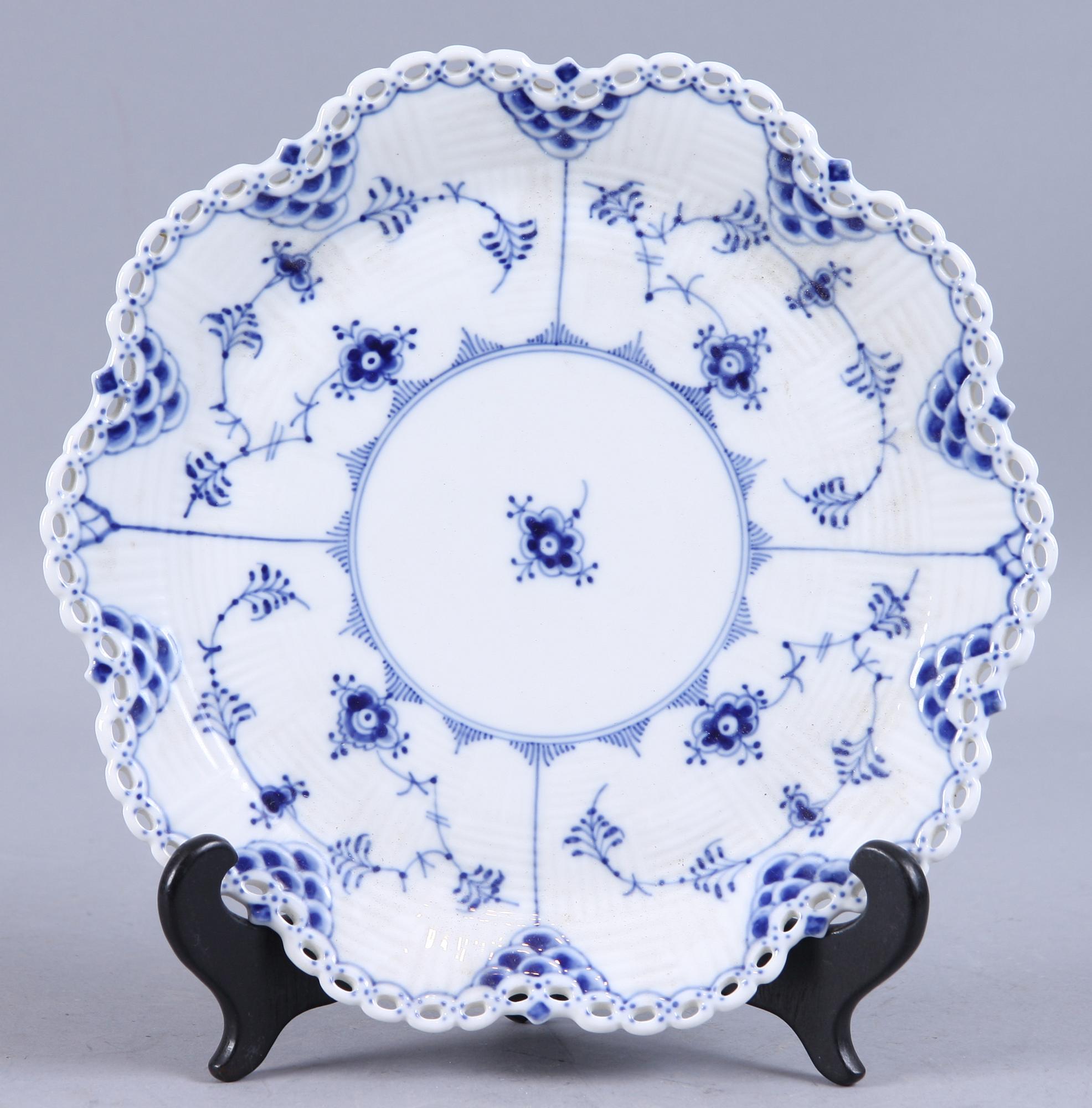 KAFFESERVISDELAR, 28 delar, porslin, Musselmalet, Kongl Dansk. Mestadelen helblond.