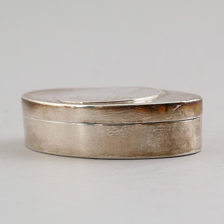 DOSA, silver, Stockholm 1816. Vikt ca 83 gram.
