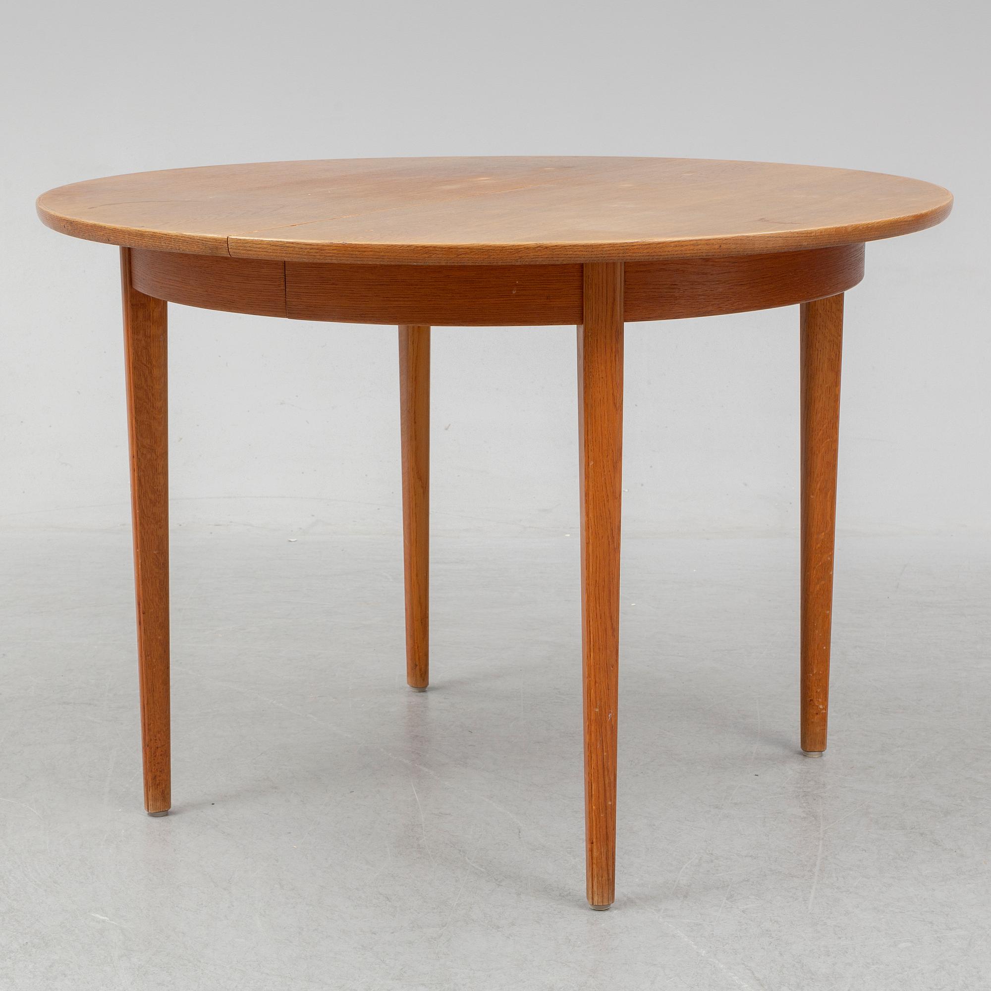 A 'Vardags' dining table by Carl Malmsten.