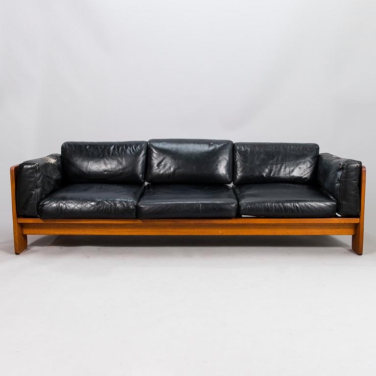 TOBIA SCARPA, a 'Bastiano' leather upholstered teak sofa from Haimi, Finland, the latter half of the 20th century.