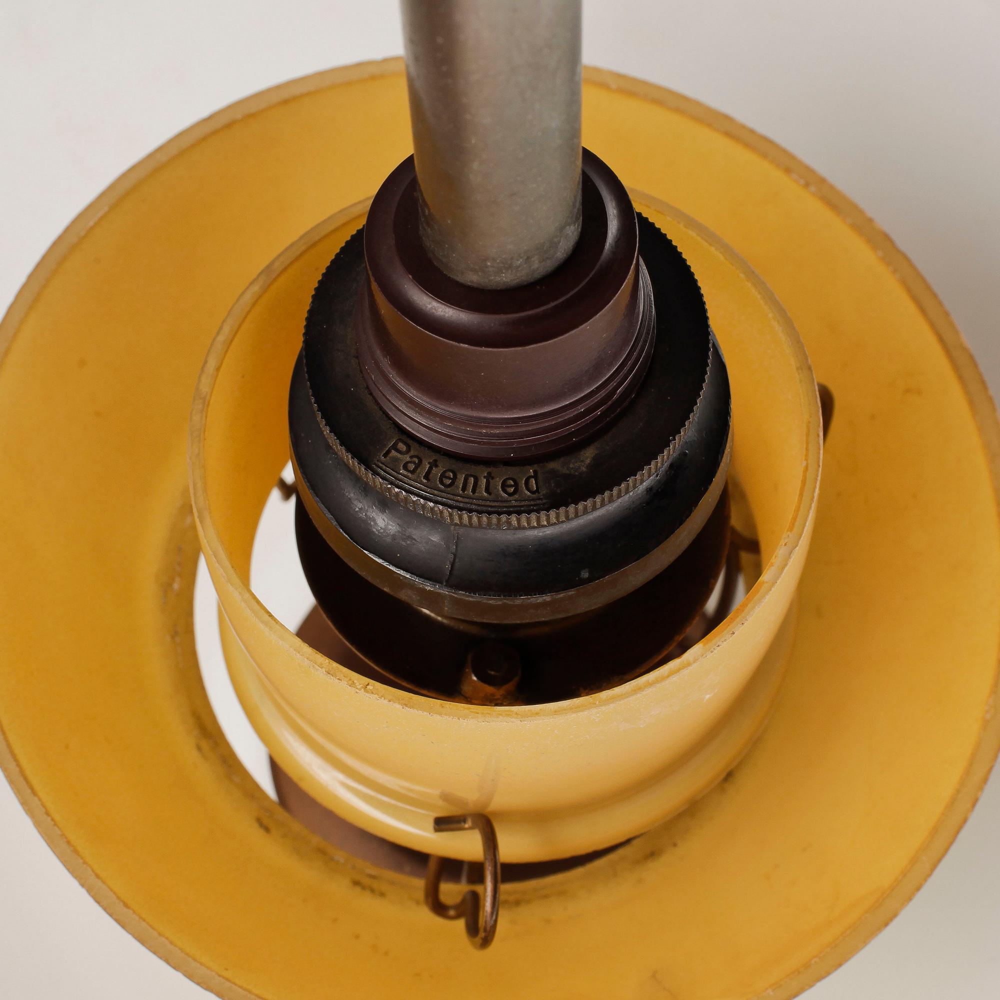 BORDSLAMPA "3/2", Poul Henningsen, 1900-tal.
