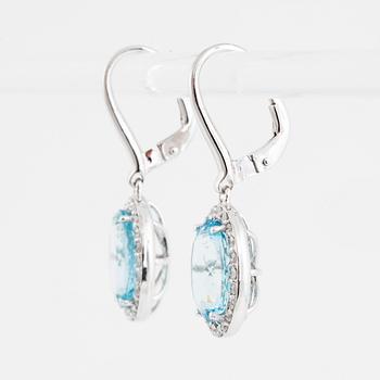 A pair of 18K gold earrings set with faceted aquamarines.
