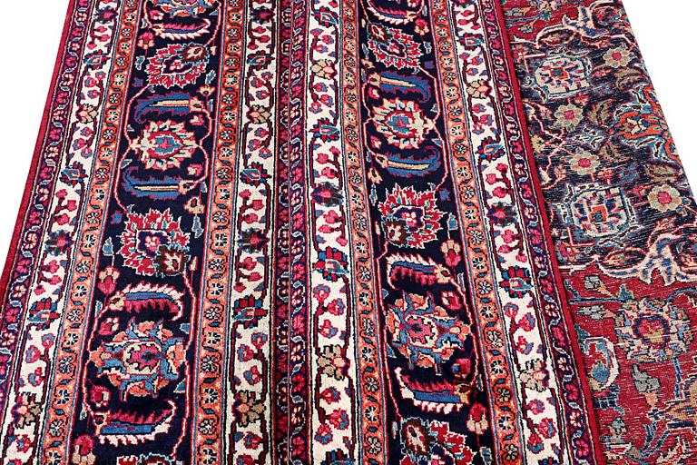 A Najafabad carpet, c. 332 x 240 cm.