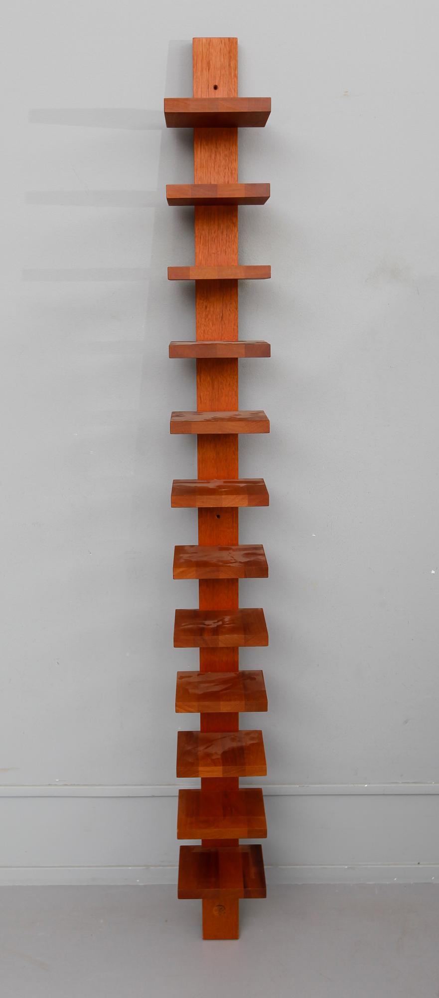 HYLLA, "Pilaster", John Kandell, Källemo AB.