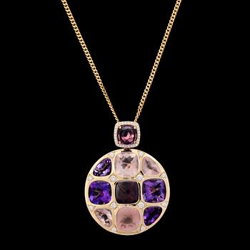 267. PENDANT, amethysts, rosequarts, garnet and brilliant cut diamonds, tot. 0.56 cts.