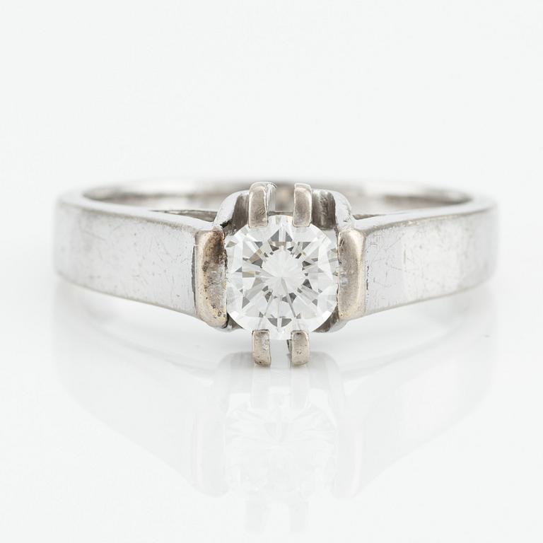 Ring, 14K white gold with brilliant cut diamond.