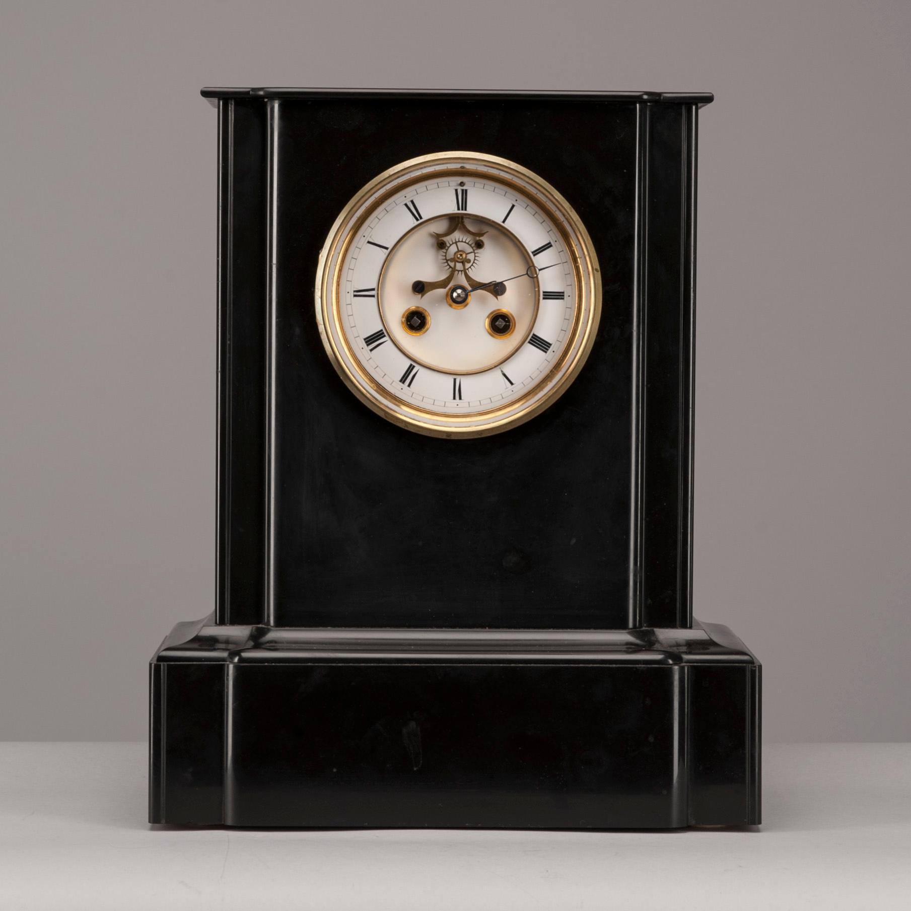 BORDSPENDYL, svart marmor, mässing, Mellaneuropa, sekelskiftet 1800/1900.