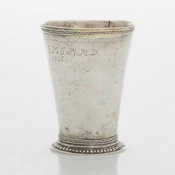 Pikari, hopea, osittain kullattu, kaksinkertainen lyönti, tunnistamaton mestarileima GH, todenn. Baltia 1700-luku.