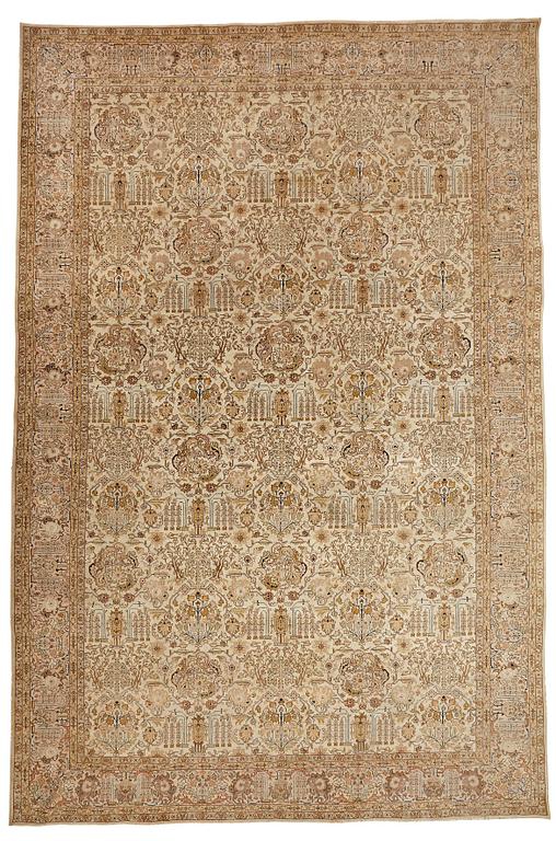 MATTO, a semi-antique Tabriz, ca 593,5 x 398,5 cm.