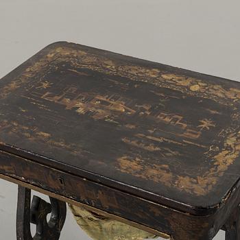 SEWING TABLE, chinoiserie, victorian era, England, second half of the 19th century.