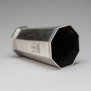 BÄGARE, silver. GAB, Stockholm, 1935. Vikt ca 714 g.