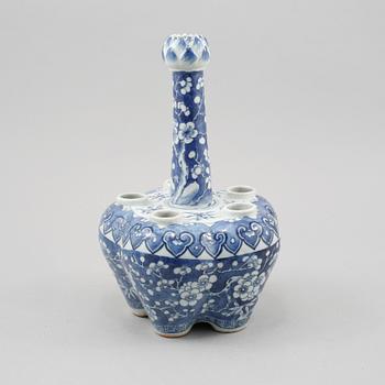 TULPANVAS, porslin, Kina, 1800-tal.