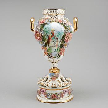 URNA, porslin, 1900-talets första hälft.