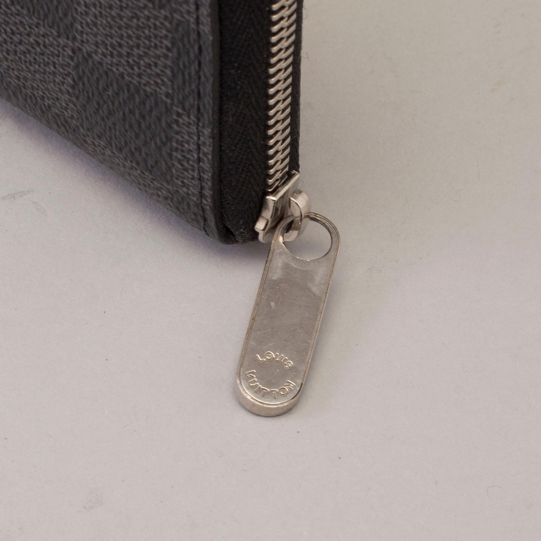 COIN PURSE ZIPPY COIN PURSE VERTICAL Louis Vuitton. Bukowskis