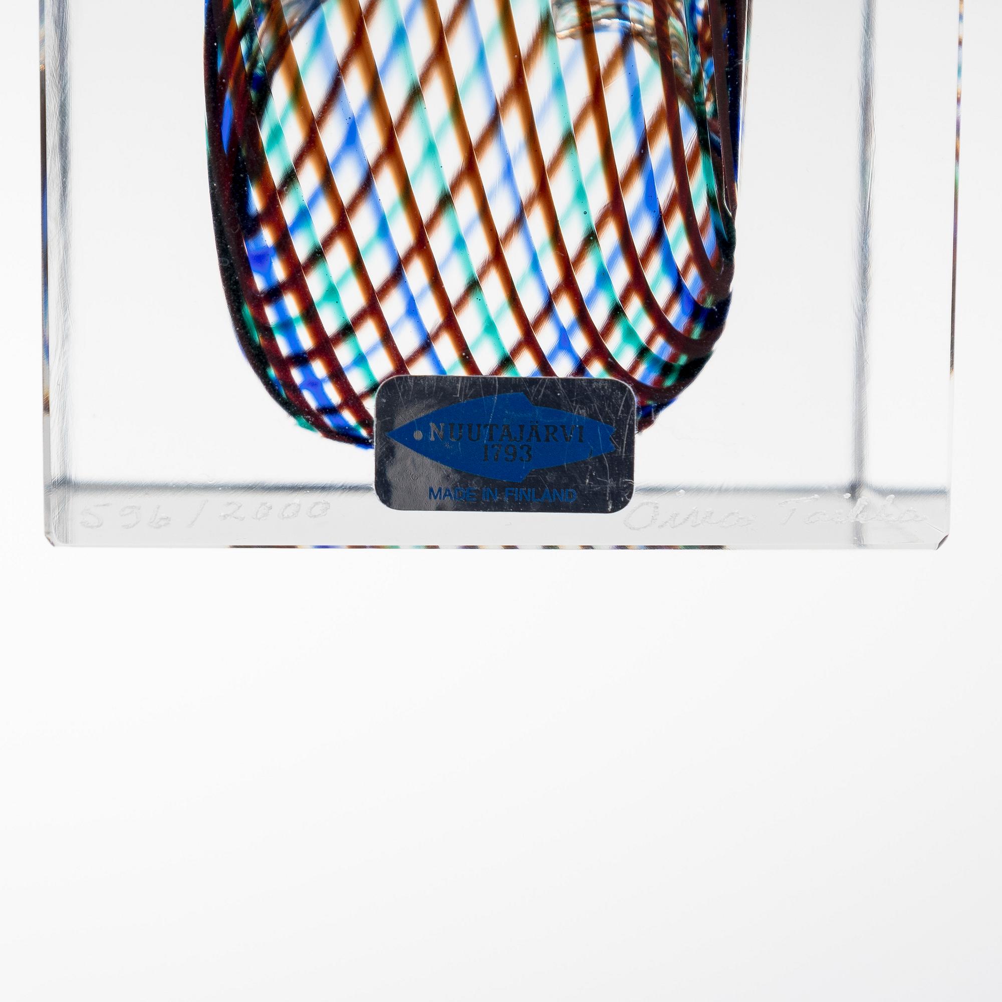 Oiva Toikka, an annual glass cube, signed Oiva Toikka Nuutajärvi 1994 and numbered 596/2000.