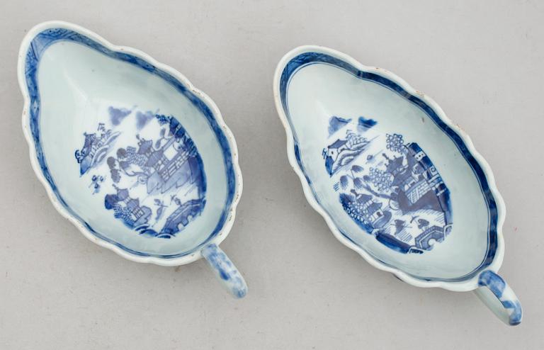 SÅSSKÅLAR, 2 st, porslin, Kina, Qianlong 1736-1795.