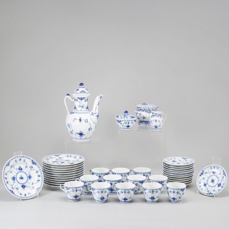 A Royal Copenhagen musselmaalet coffe service, Denmark, 20th Century. (28 pieces).