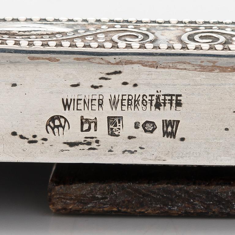 Josef Hoffmann, valokuvakehys, hopea, malli S 1614, Wiener Werkstätte, Wien, Itävalta ennen v. 1922.