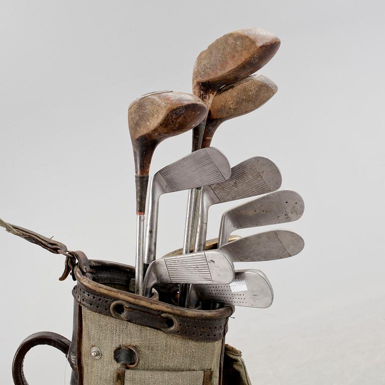 GOLFKLUBBOR, 10 st, i bag, 1900-tal.