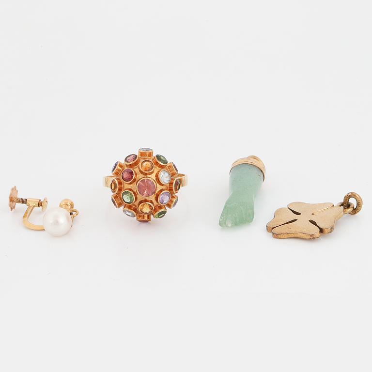Ring, two pendants and one earrings, 18K gold.