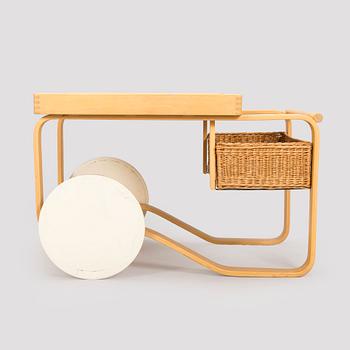 Alvar Aalto, tarjoiluvaunu, malli 900, Artek 1900-luvun lopulta.