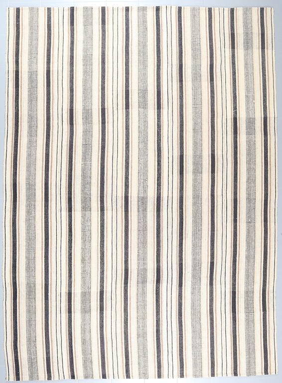 A FLATWEAVE RUG, 339 x 247 cm.