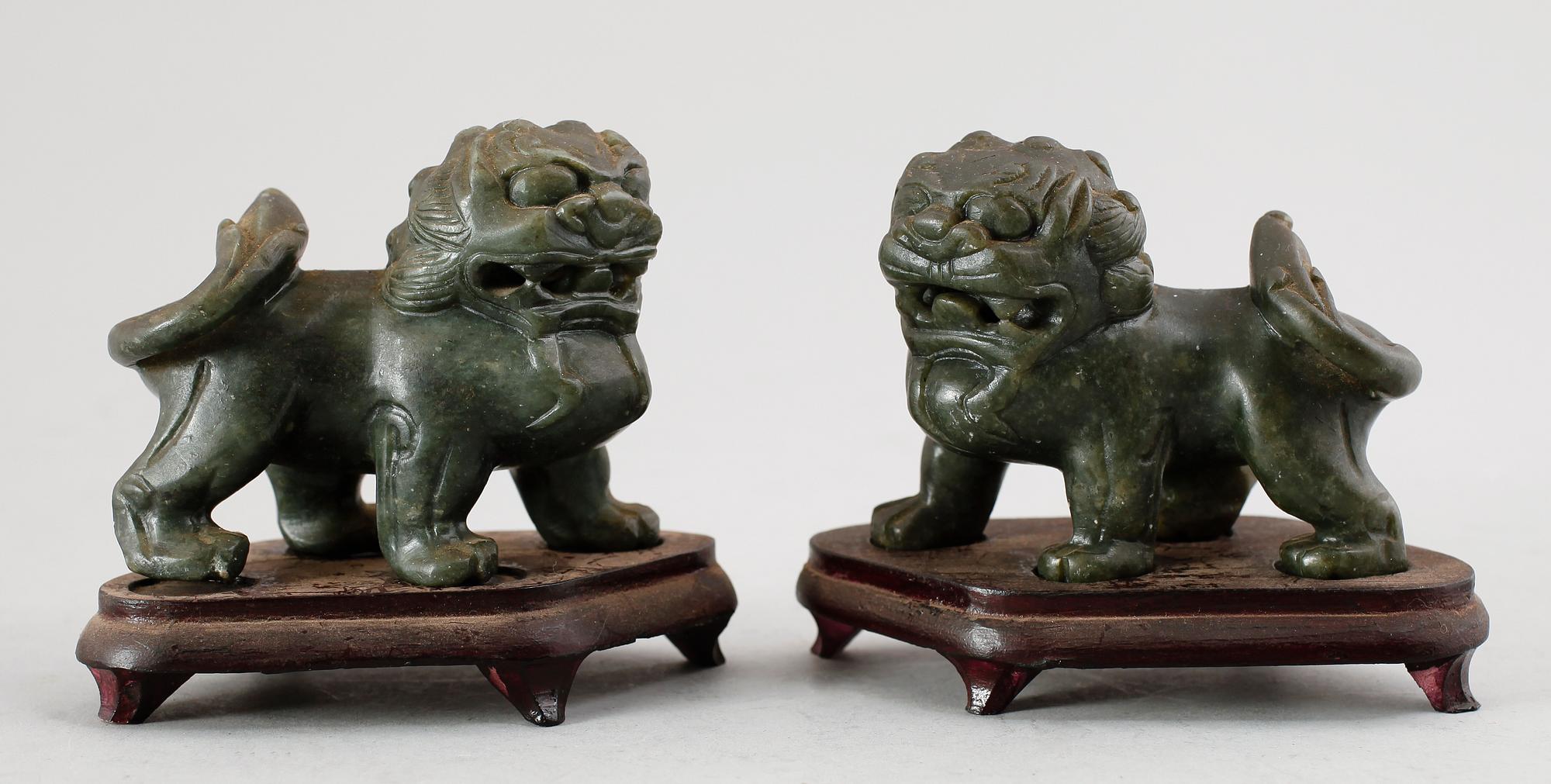 FIGURER, 1 par, grön sten, Kina, 1900-tal.