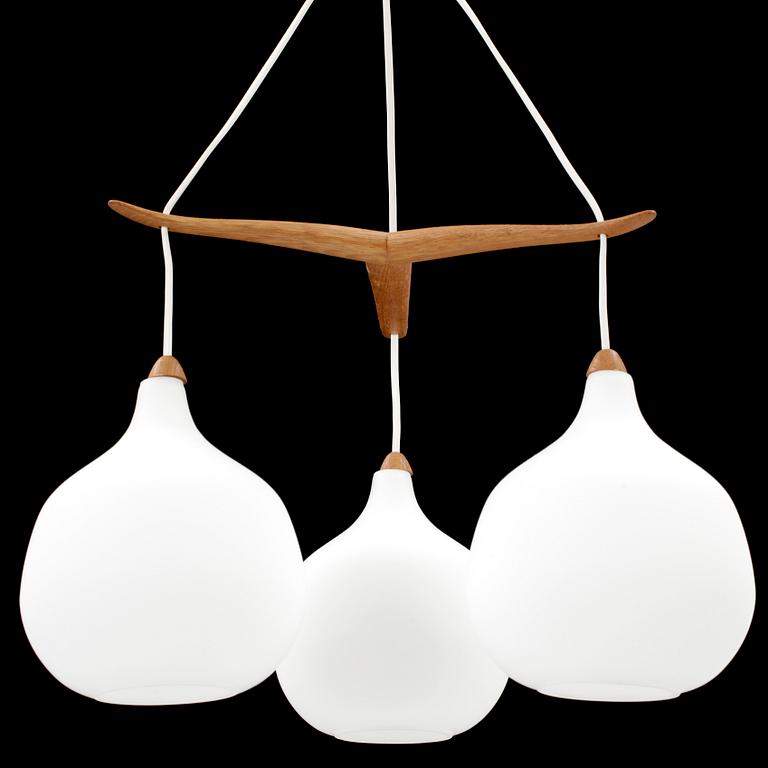 TAKLAMPA, Uno och Östen Kristiansson, Luxus, Vittsjö. Modellen formgiven 1952. Höjd ca  60 cm.