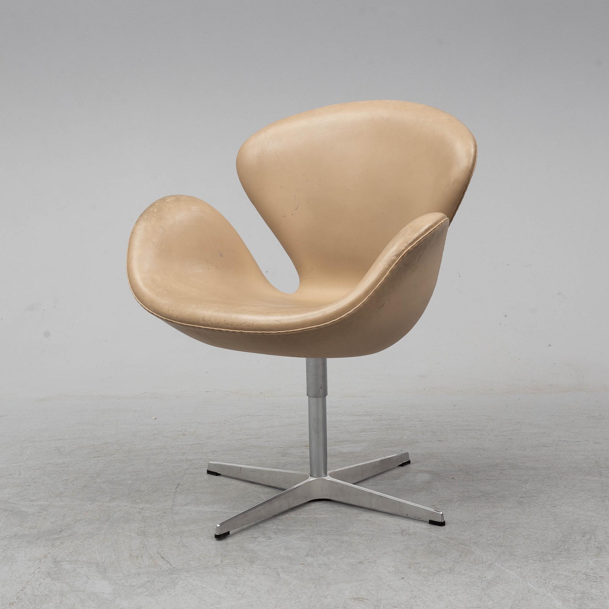 ARNE JACOBSEN, a 'Svanen' easy chair, Fritz Hansen, 2011.