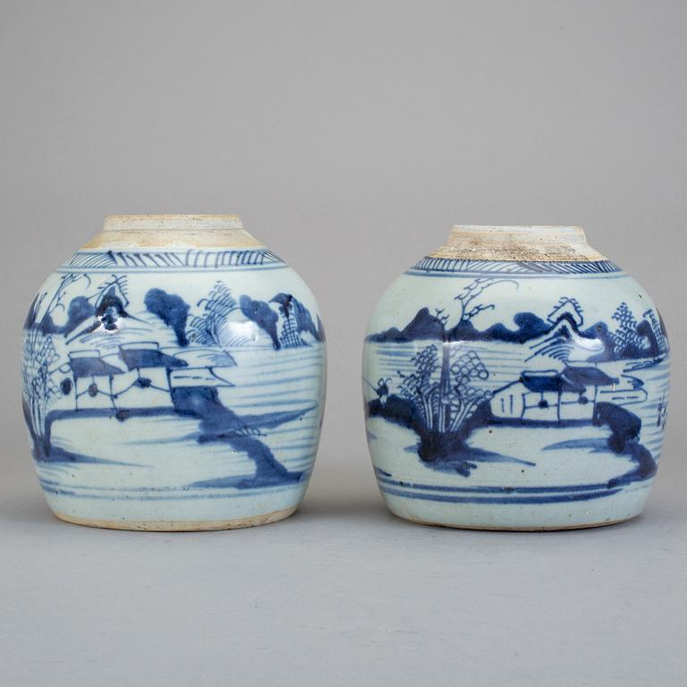 URNOR, 2 st, porslin, Kina, 1800-tal.