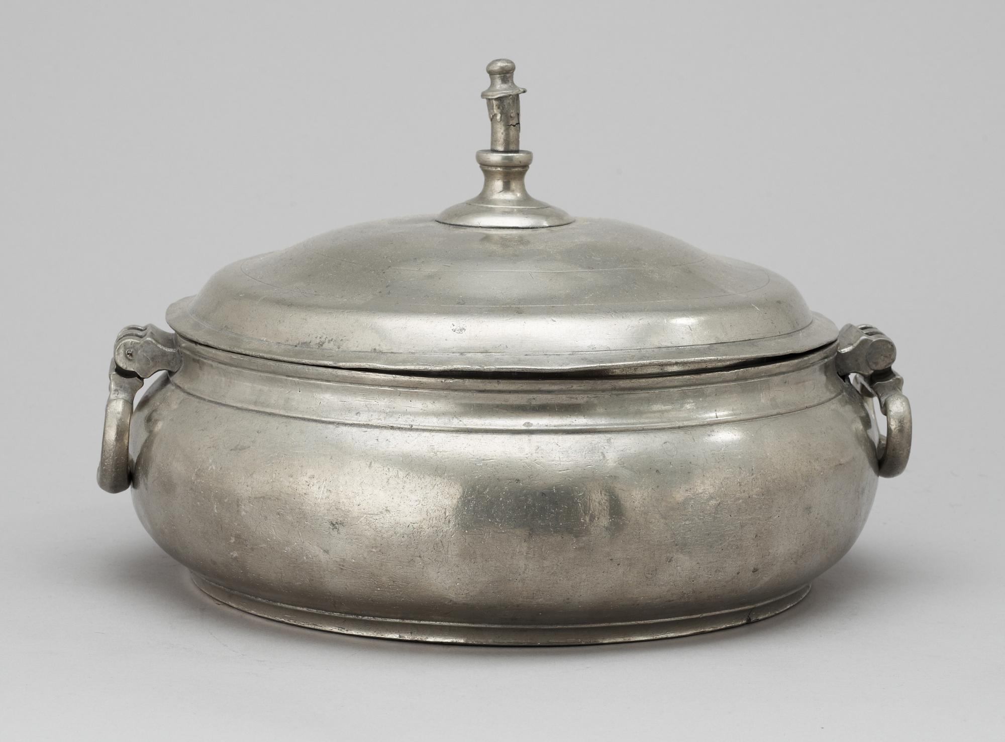 GRÖTSKÅL med LOCK, tenn, 1700/1800-tal.