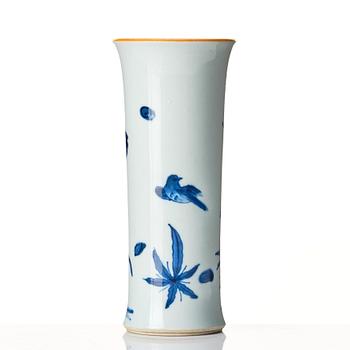 A blue and white Transitional vase, 17th Century.