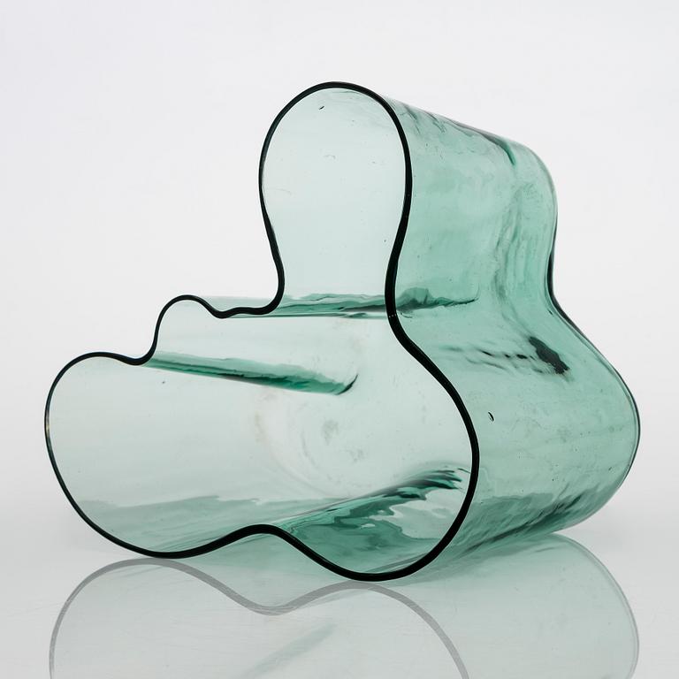 Alvar Aalto, A '9750' vase Karhula Glassworks in production 1937-1949.
