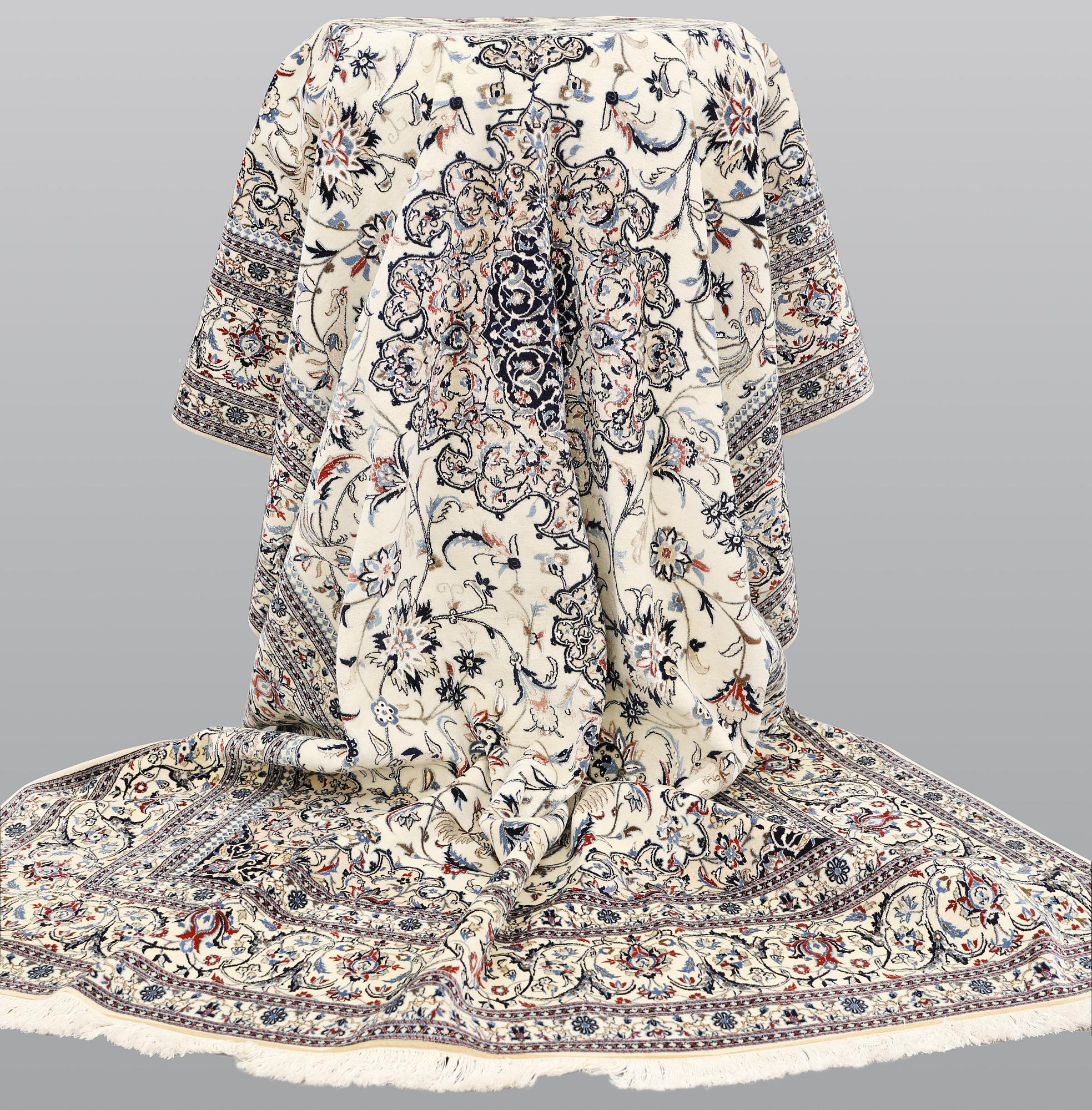 A part silk Nain carpet, so-called 6LAA, approx. 324 x 218 cm.