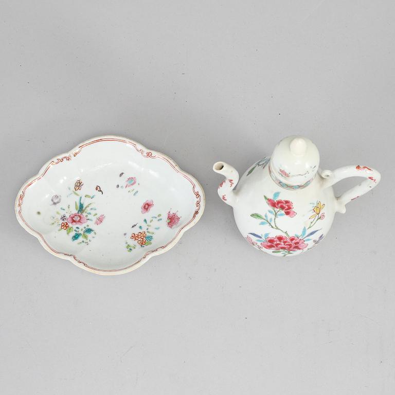 A famille rose teapot and a dish, Qing dynasty, 18th Century.