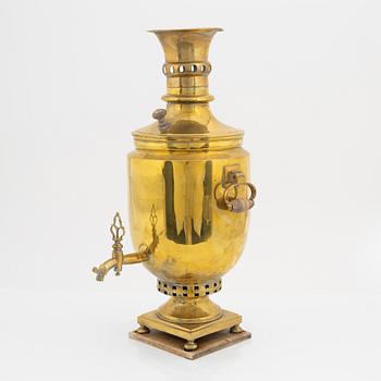 Samovar, mässing, Ryssland, omkring sekelskiftet 1900.